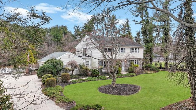 330 Edgewood Avenue, Smithtown, NY 11787