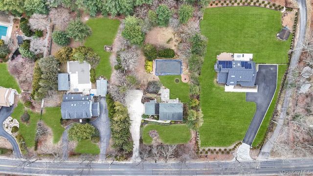 330 Edgewood Avenue, Smithtown, NY 11787