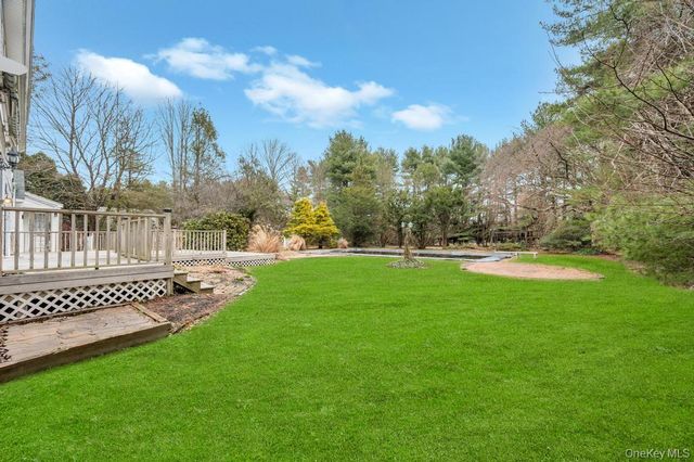 330 Edgewood Avenue, Smithtown, NY 11787