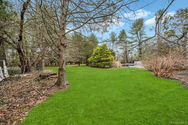 330 Edgewood Avenue, Smithtown, NY 11787