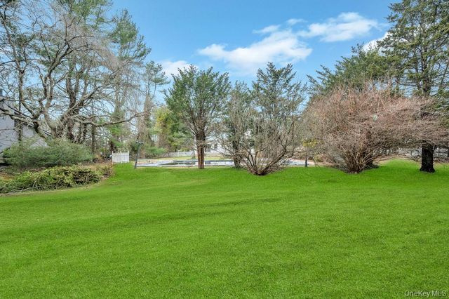 330 Edgewood Avenue, Smithtown, NY 11787