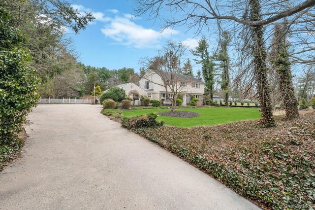 330 Edgewood Avenue, Smithtown, NY 11787