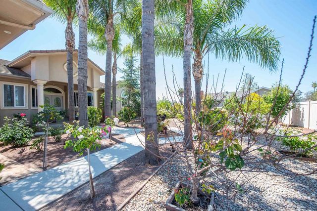 1130 Melrose Way, Vista, CA 92081