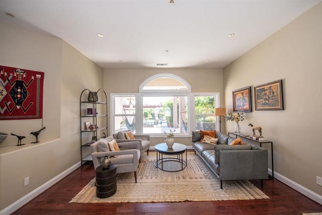 1130 Melrose Way, Vista, CA 92081