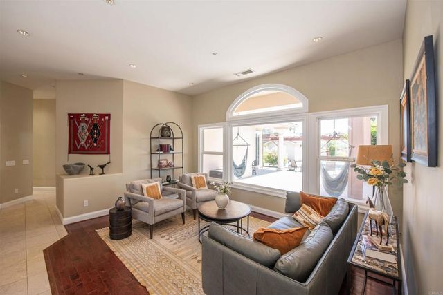 1130 Melrose Way, Vista, CA 92081