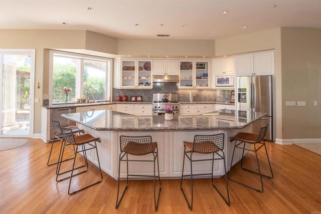 1130 Melrose Way, Vista, CA 92081
