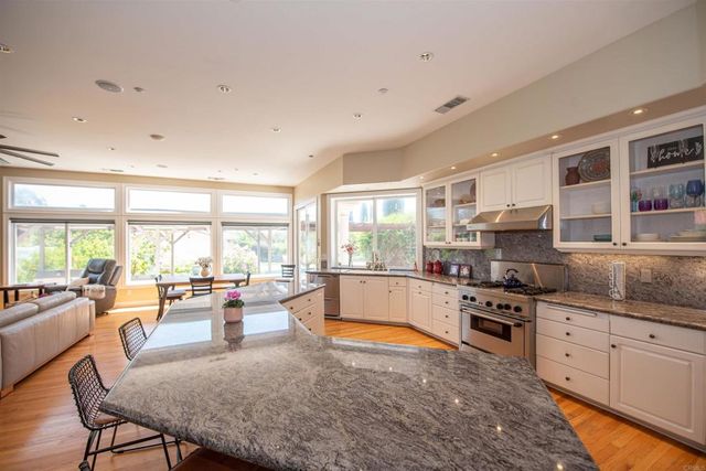 1130 Melrose Way, Vista, CA 92081