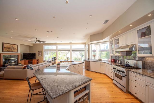 1130 Melrose Way, Vista, CA 92081