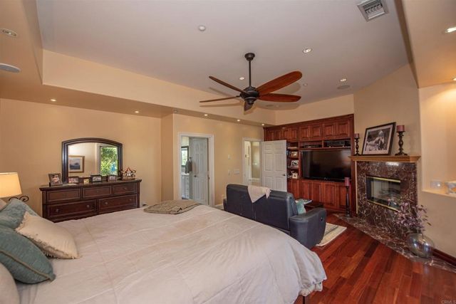 1130 Melrose Way, Vista, CA 92081
