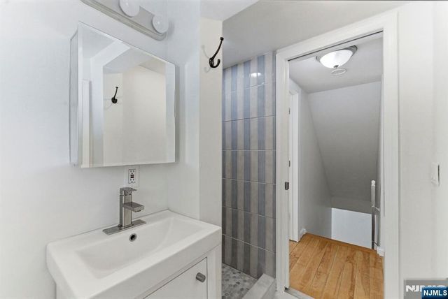 549 Ewing Avenue, Franklin Lakes, NJ 07417