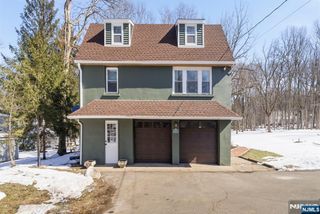549 Ewing Avenue, Franklin Lakes, NJ 07417