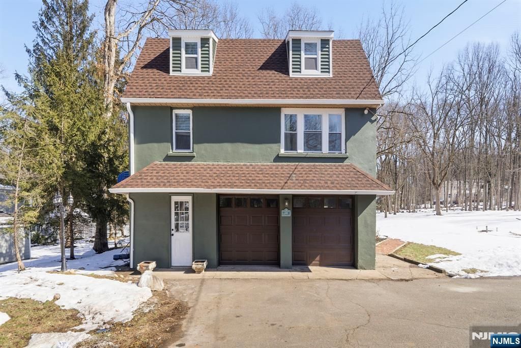 549 Ewing Avenue, Franklin Lakes, NJ 07417