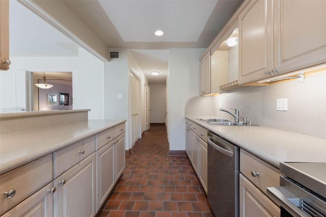 5851 Doliver Drive 22, Houston, TX 77057