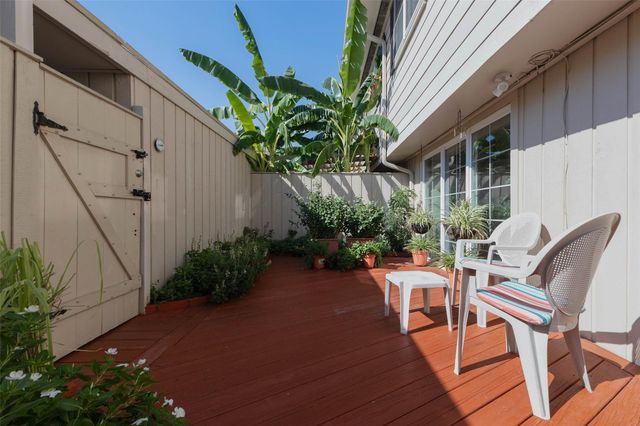 5851 Doliver Drive 22, Houston, TX 77057