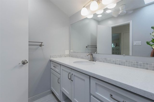 5851 Doliver Drive 22, Houston, TX 77057