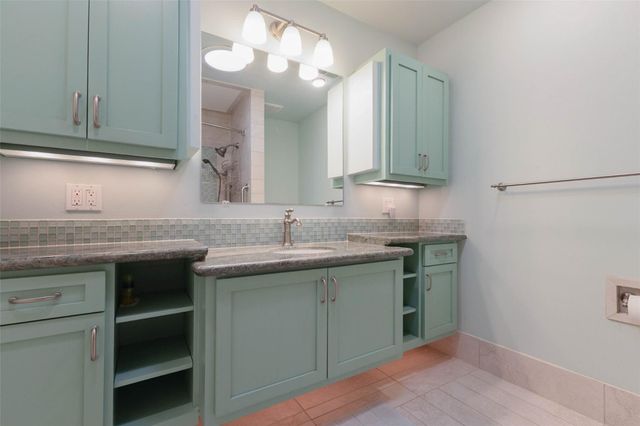 5851 Doliver Drive 22, Houston, TX 77057