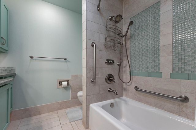5851 Doliver Drive 22, Houston, TX 77057