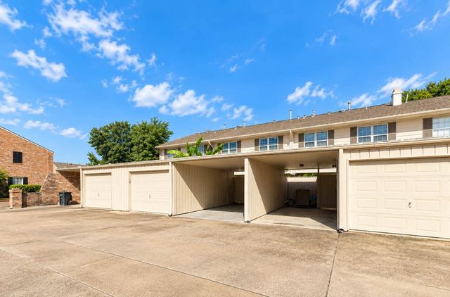 5851 Doliver Drive 22, Houston, TX 77057