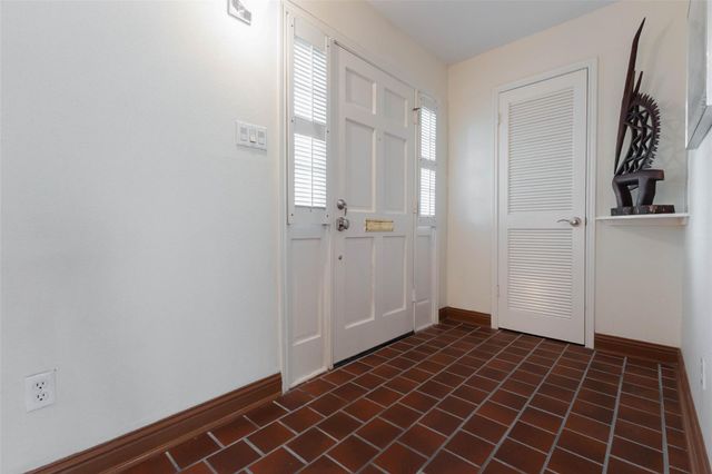 5851 Doliver Drive 22, Houston, TX 77057