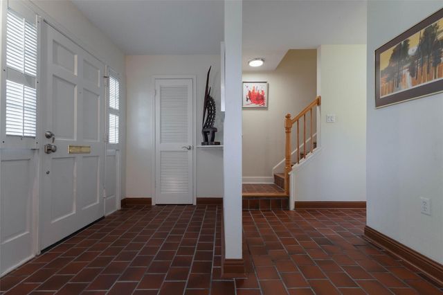5851 Doliver Drive 22, Houston, TX 77057