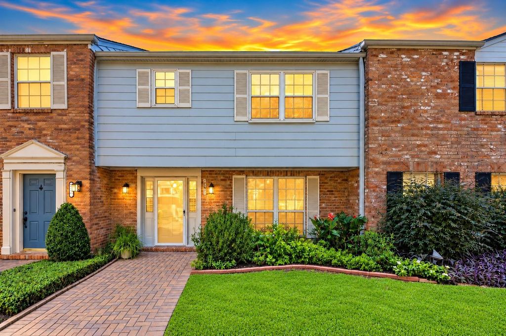 5851 Doliver Drive 22, Houston, TX 77057