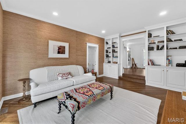 1 Clermont Lane, Ladue, MO 63124