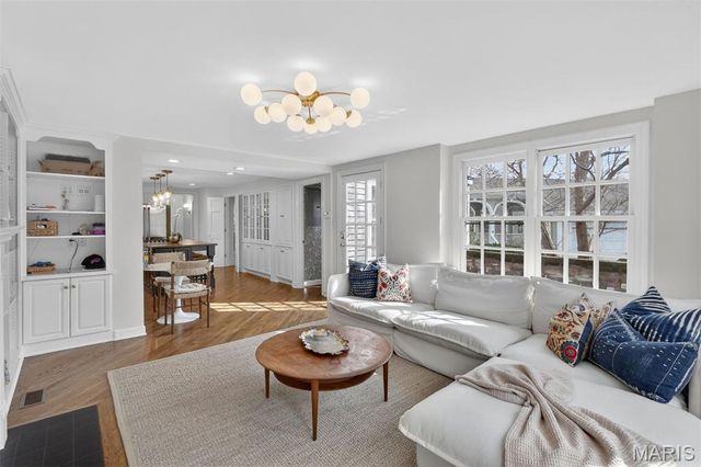 1 Clermont Lane, Ladue, MO 63124