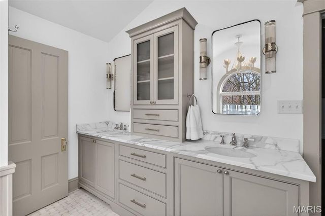 1 Clermont Lane, Ladue, MO 63124