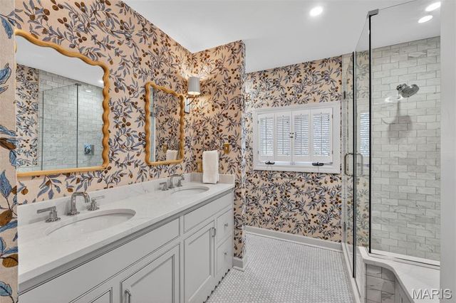 1 Clermont Lane, Ladue, MO 63124