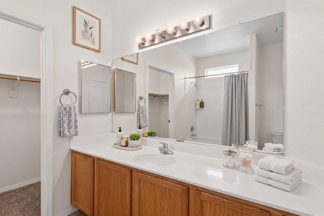 6800 Vista Del Norte Drive NE 422, Albuquerque, NM 87113