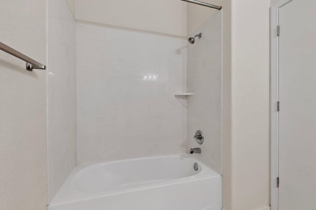 6800 Vista Del Norte Drive NE 422, Albuquerque, NM 87113