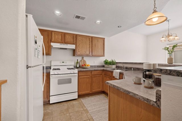 6800 Vista Del Norte Drive NE 422, Albuquerque, NM 87113