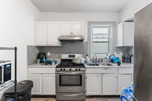 907 Flora St, Elizabeth City, NJ 07201