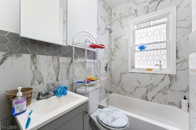 907 Flora St, Elizabeth City, NJ 07201