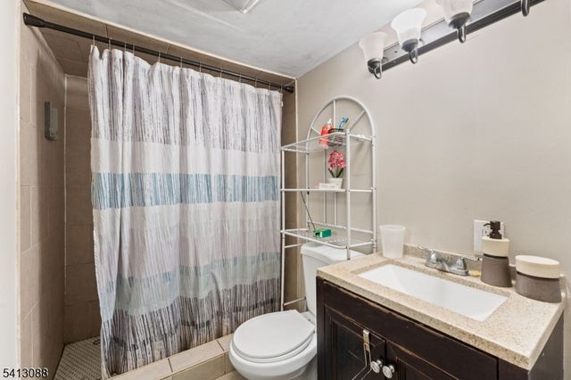 907 Flora St, Elizabeth City, NJ 07201