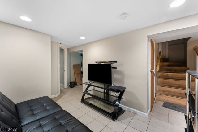 907 Flora St, Elizabeth City, NJ 07201