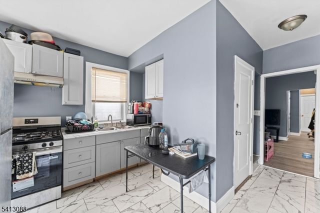 907 Flora St, Elizabeth City, NJ 07201