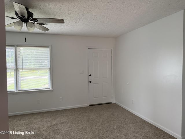 128 Hamilton Dr, Shepherdsville, KY 40165