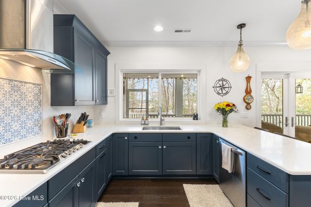 104 W High Bluff Drive, Hampstead, NC 28443