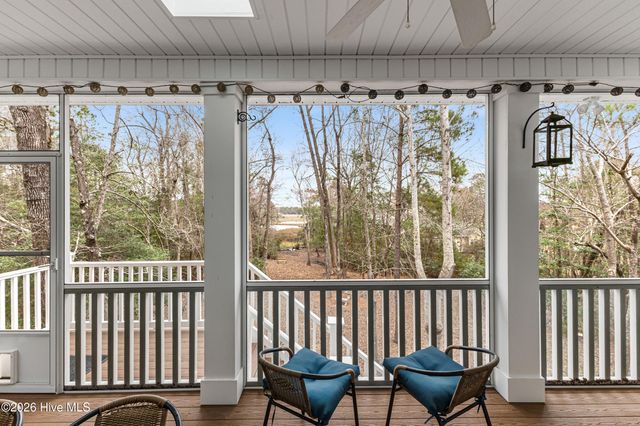 104 W High Bluff Drive, Hampstead, NC 28443