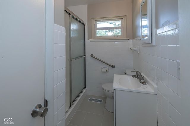 7402 E 52nd Street, Indianapolis, IN 46226