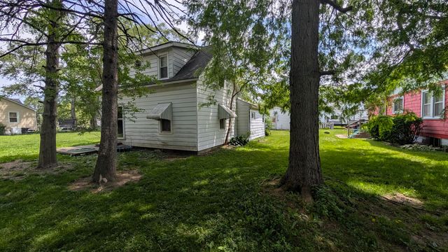 405 Maple Avenue, Wheeler, IN 46393