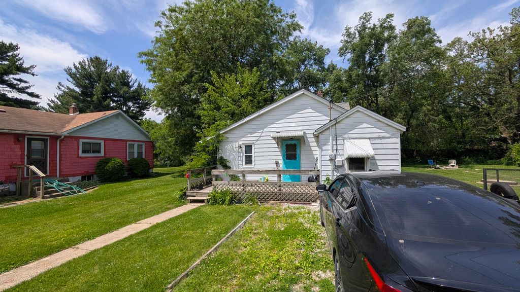405 Maple Avenue, Wheeler, IN 46393