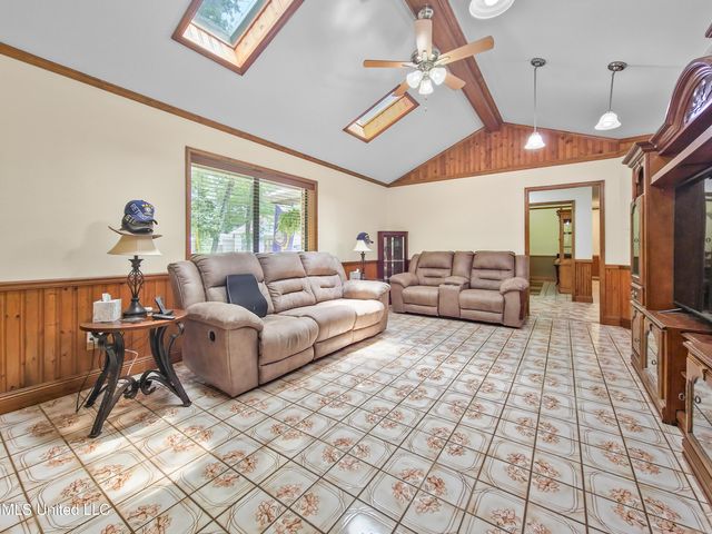 9316 Dogwood Avenue, Ocean Springs, MS 39564