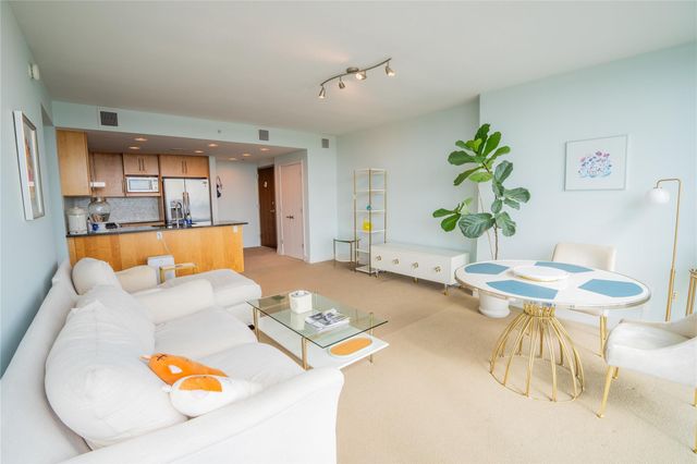 300 Bowie ST 2204, Austin, TX 78703