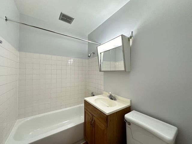 4543 N Dover Street 2F, Chicago, IL 60640