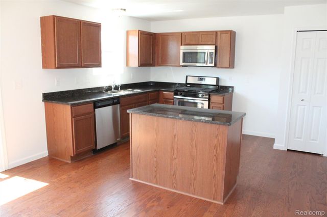 58175 KINCAID Street, New Haven Village, MI 48048