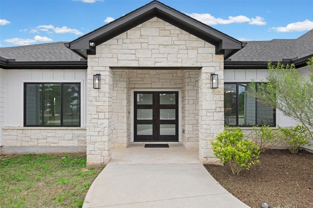 111 Tall Forest DR, Bastrop, TX 78602