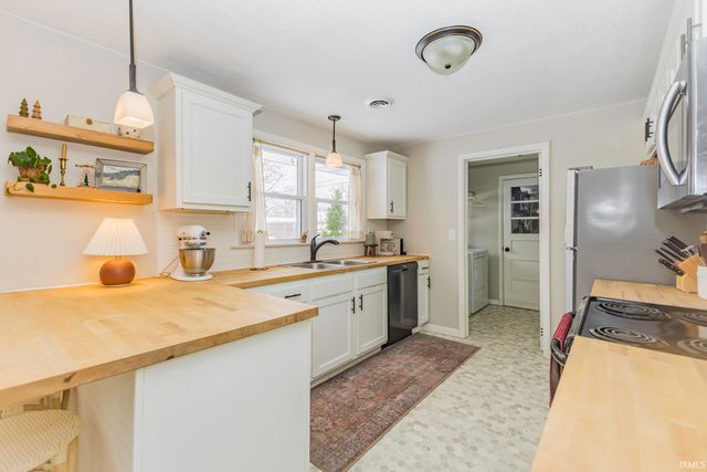 1501 W Sheffield Drive, Muncie, IN 47304