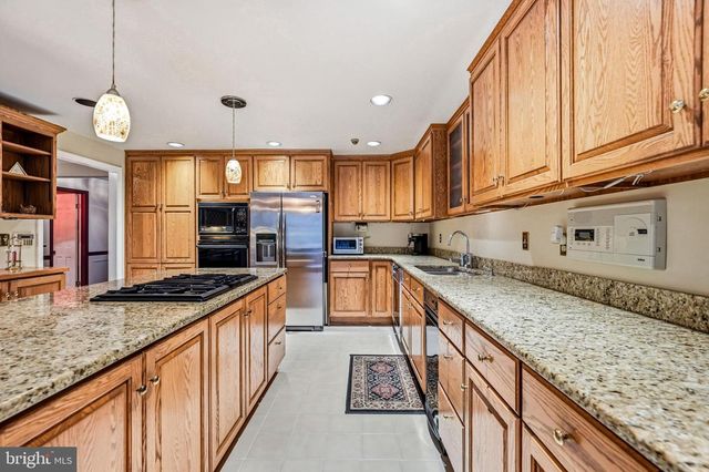 705 IRON POST RD, Moorestown, NJ 08057